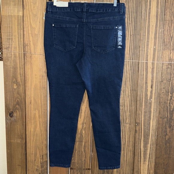 Maurices Women’s Skinny Jeans - Picture 6 of 9